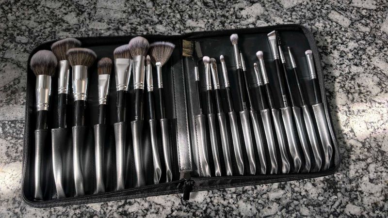 Professional Makeup Brush Set with Case