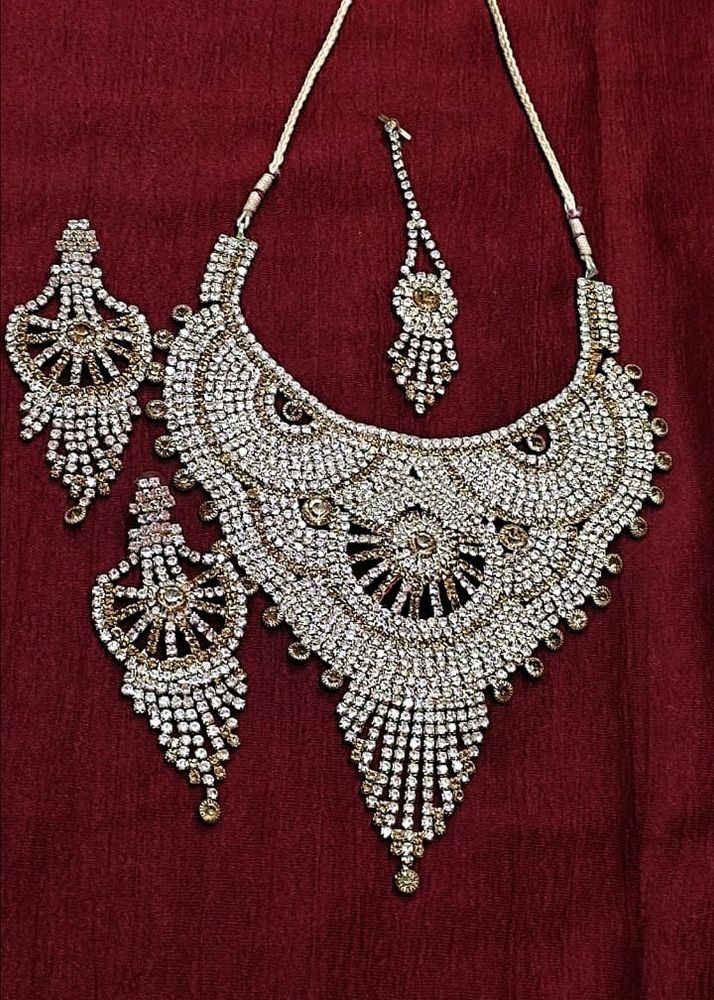 Exquisite Rhinestone Necklace and Earring Set