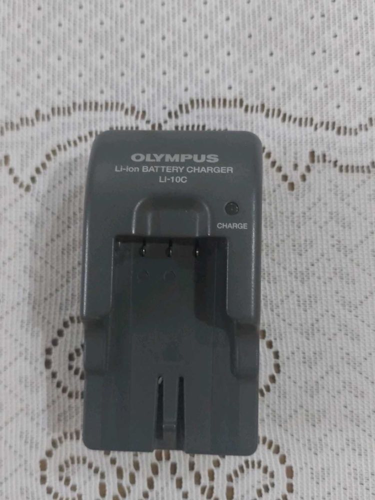 Olympus Li-10C Camera Battery Charger