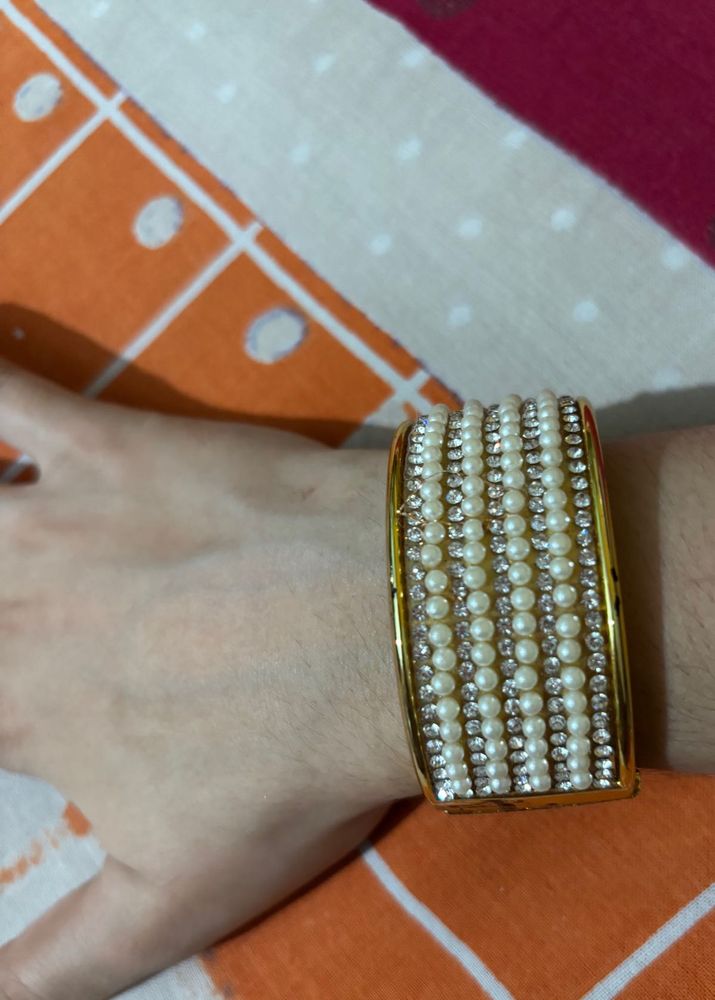 Elegant Pearl &amp; Crystal Bangle