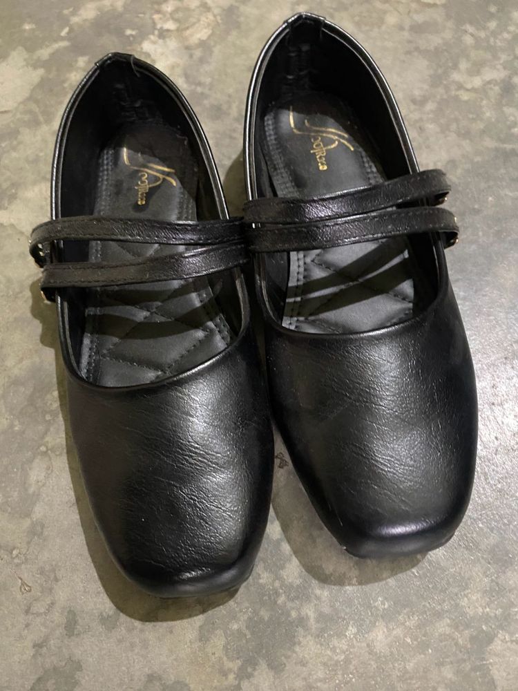 Chic Black Ballerina Flats