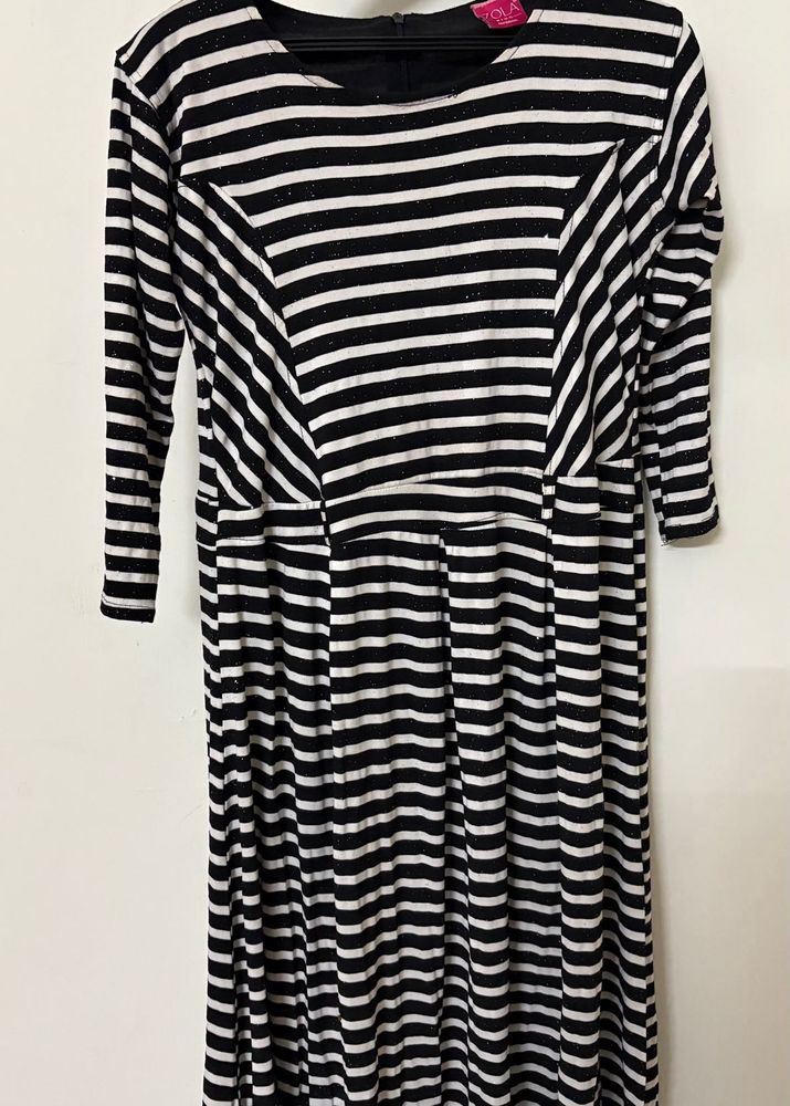 Casual Black and White Striped A-Line Midi Dress