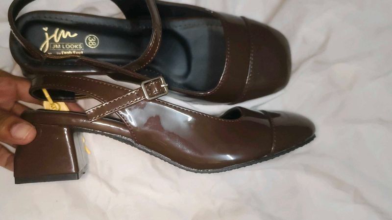 Stylish brown block- heels👠✨