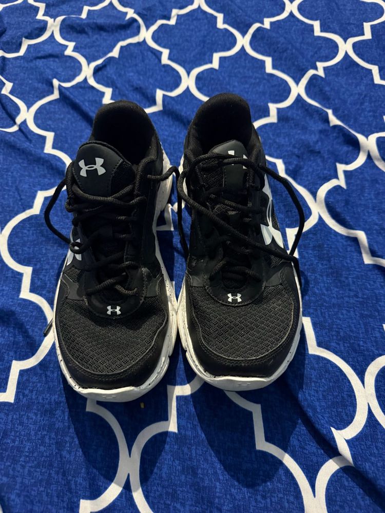 Under Armour Running Shoes ( Fix price )