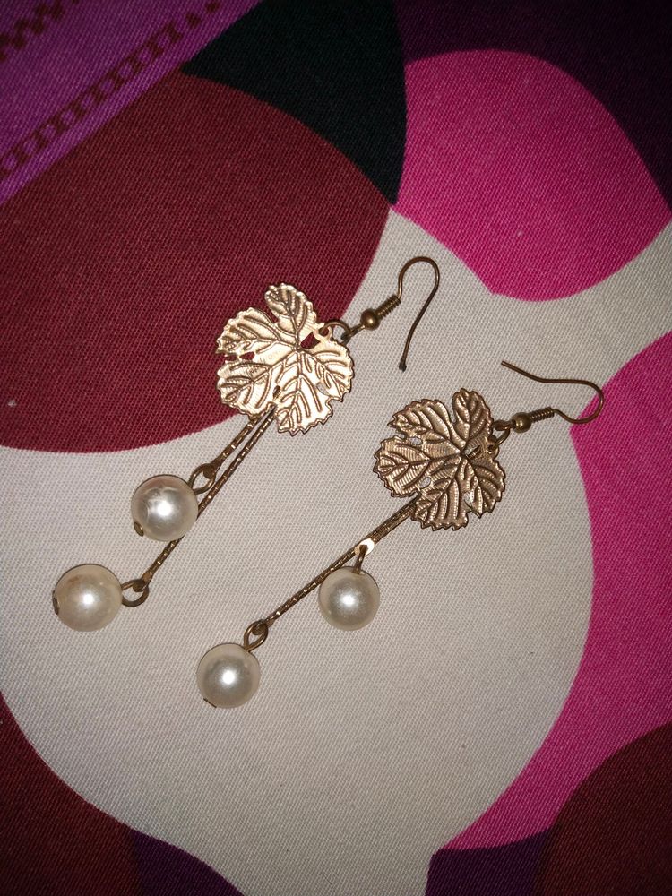 Golden   leaf earring