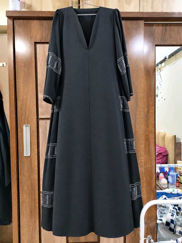 Elegant Black Abaya with Decorative Sleeves