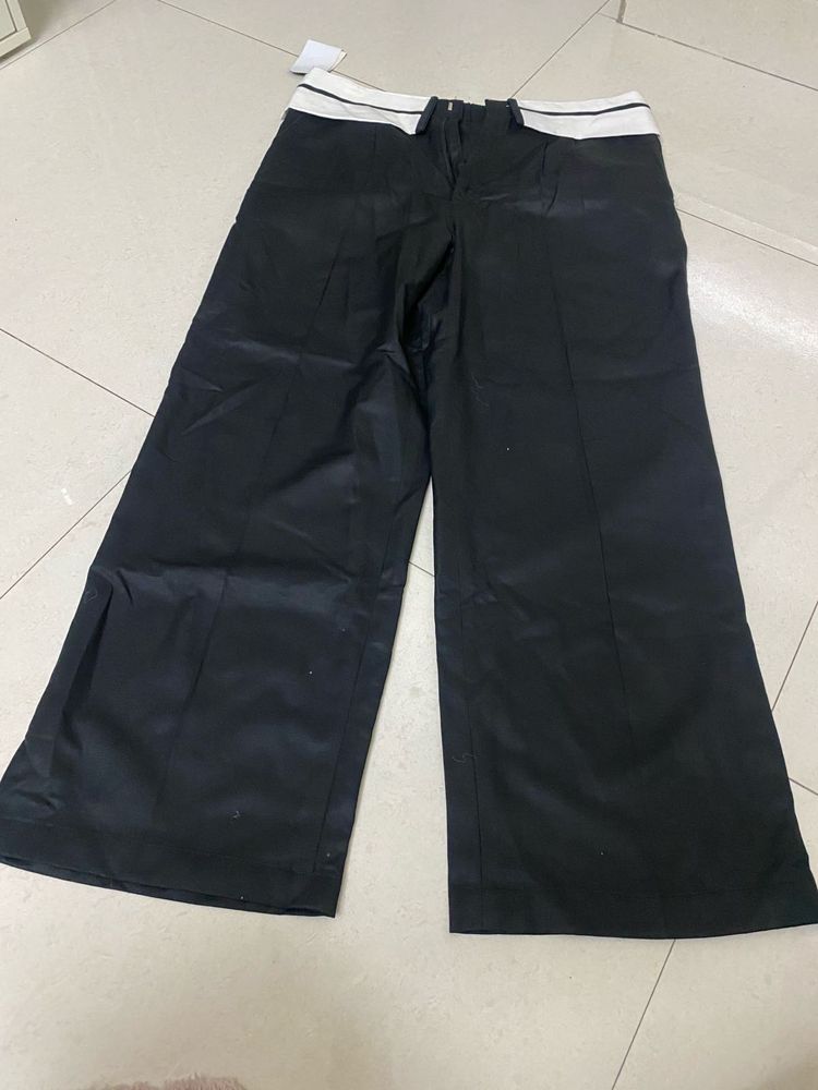 Chic Black Wide-Leg Trousers