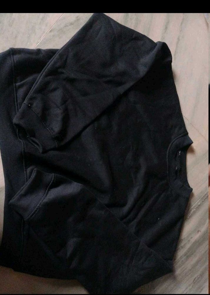 Basic Black Crewneck Sweatshirt