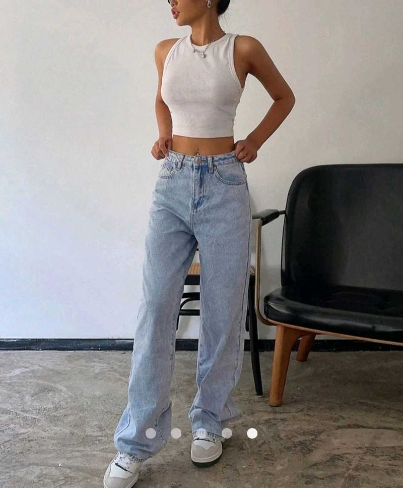 Urbanic Light Wash Straight Jeans