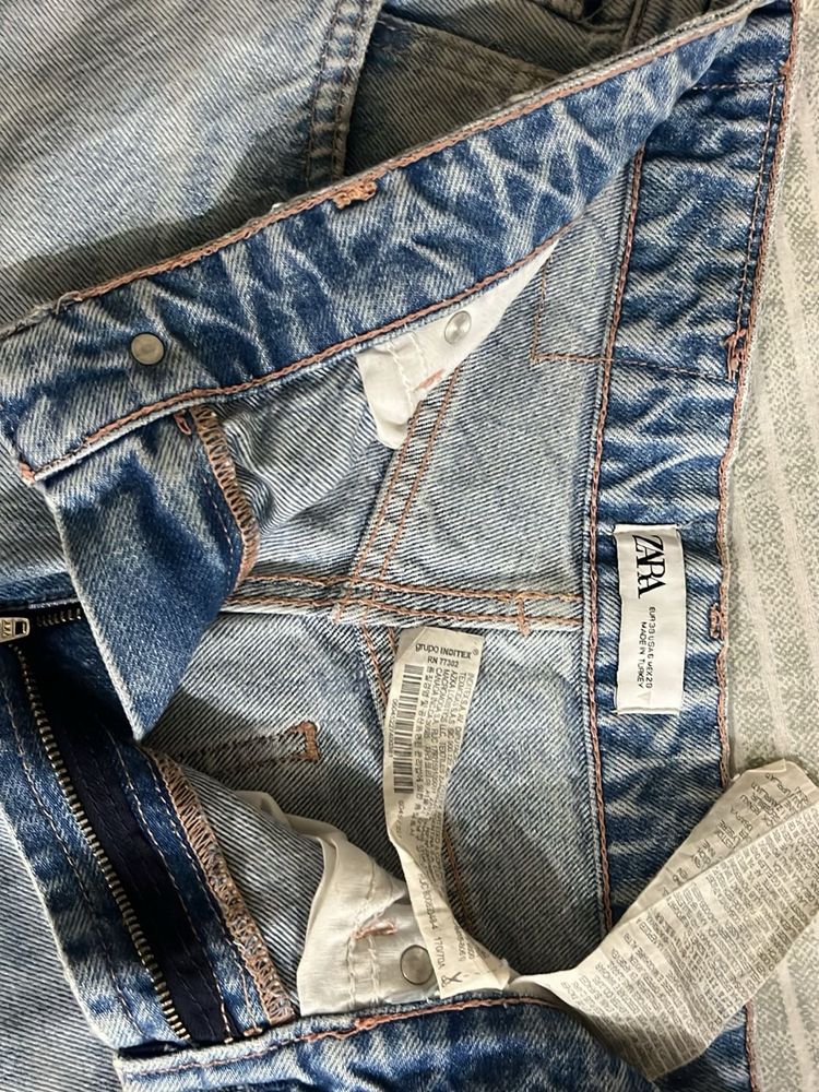 Zara Light Wash Distressed Jeans