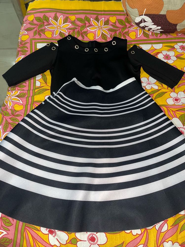 Chic Black &amp; White Striped Dress