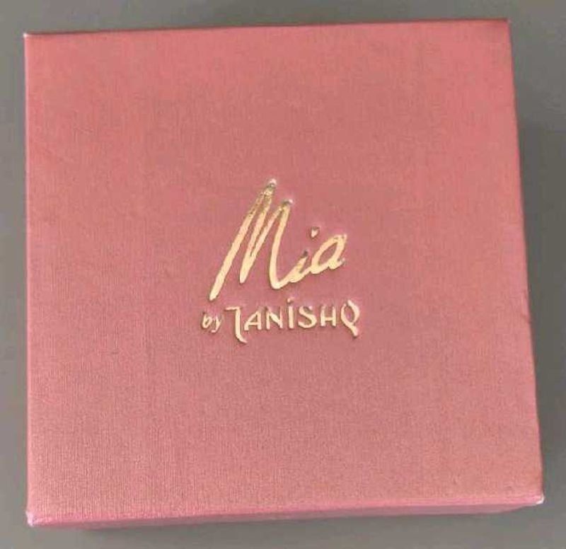Mia by Tanishq ear ring or pendant Box