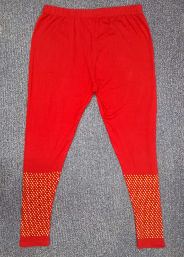 👖 | Red Leggings with Textured Ankle Detail