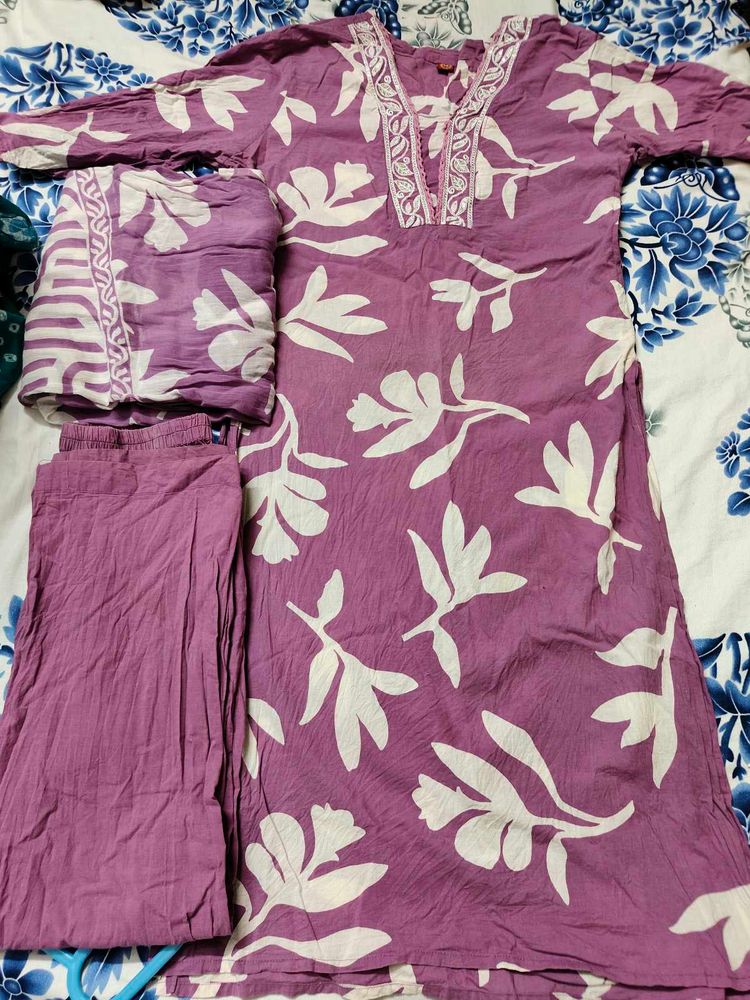 Purple Floral Print Kurta with freebies