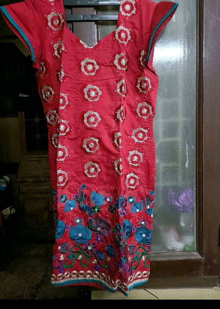 Beautiful Contrast Suit In L With Shaded Dupatta