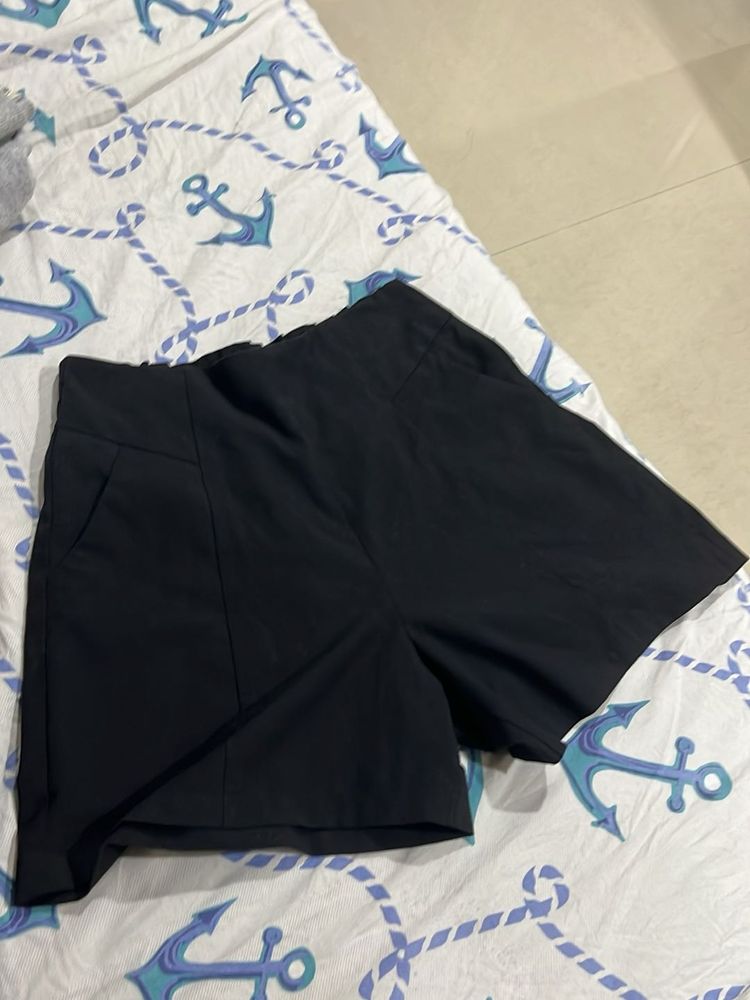 Chic Black High-Waisted Shorts