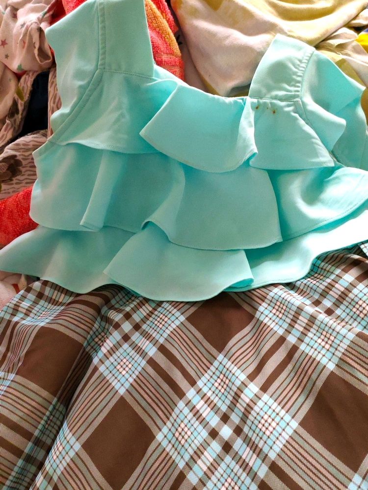 Very Beautiful Girl Frock It's Totally New