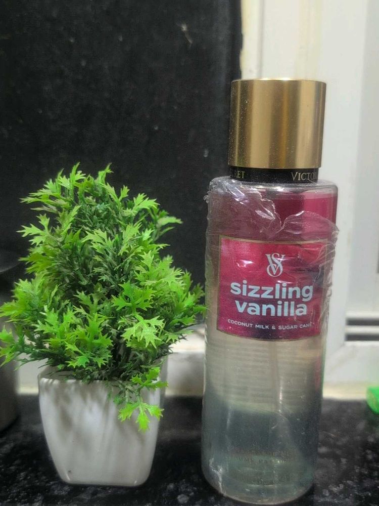 Victoria's Secret Sizzling Vanilla Body Mist