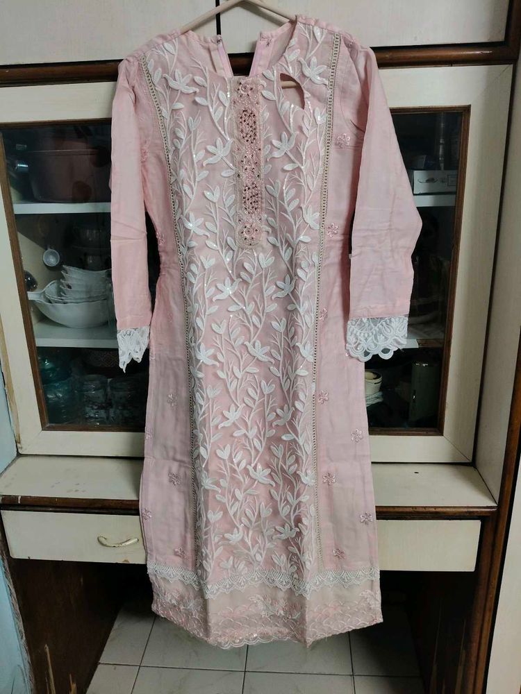 Elegant Pink Embroidered Kurta