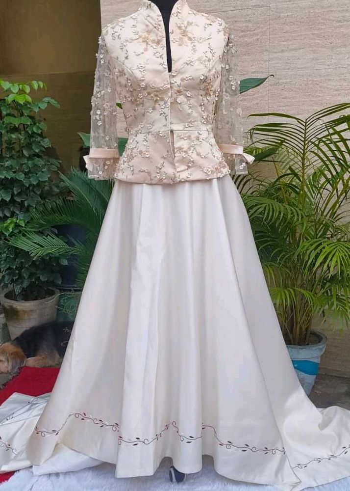 Elegant Embroidered skirt with jacket set