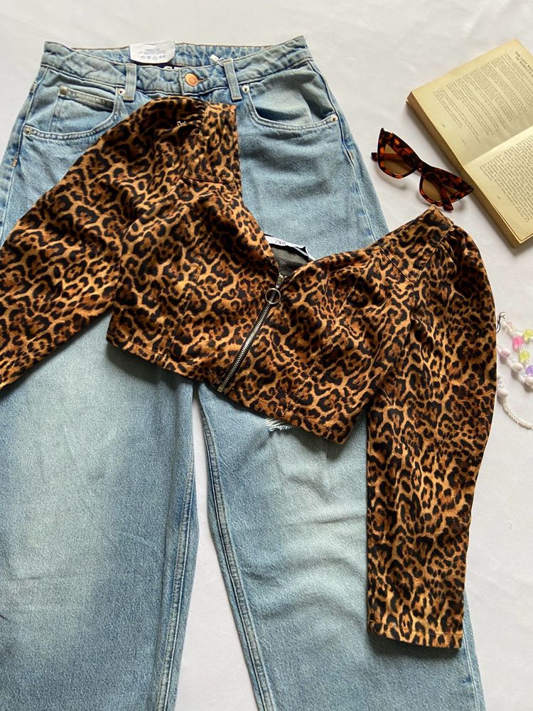 Leopard Print Cropped Zip-Up Top