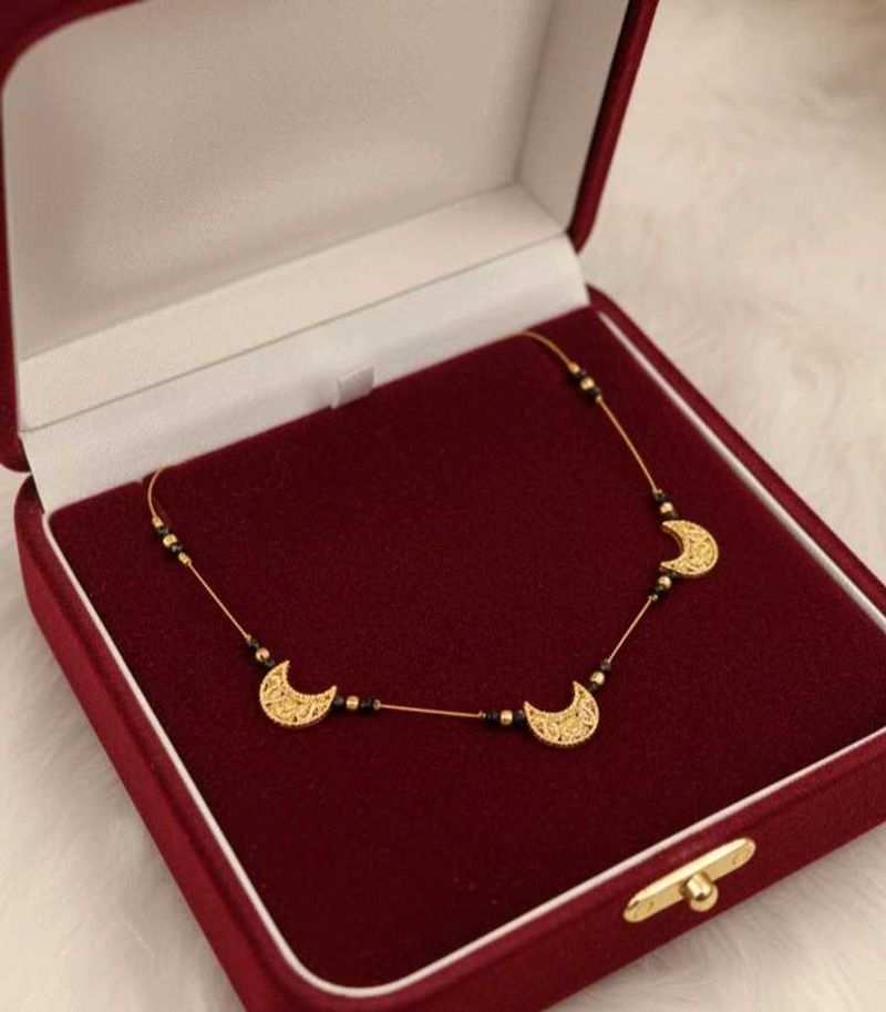 Elegant Crescent Moon Necklace