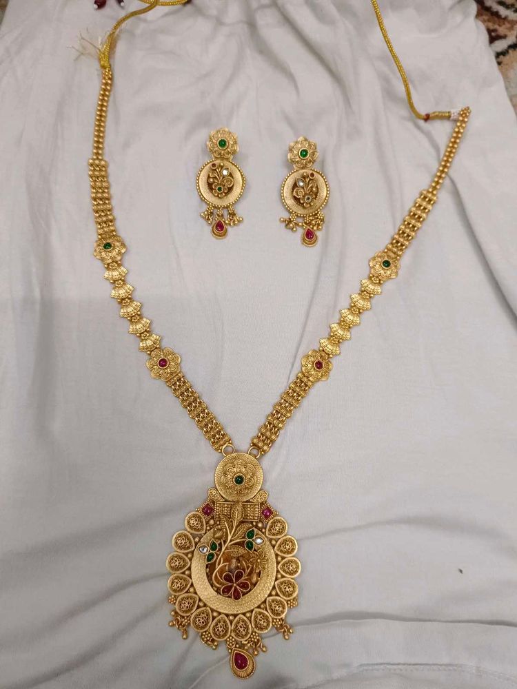 Elegant Gold Necklace and Earring Set