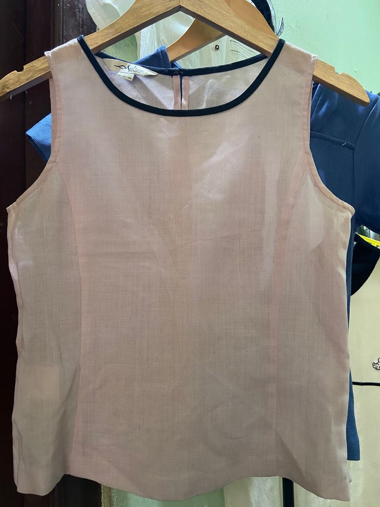 Chic Sleeveless Pink Top