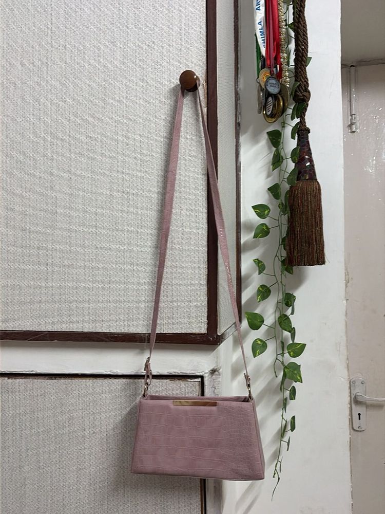 Chic Pink Croc Embossed Crossbody Bag