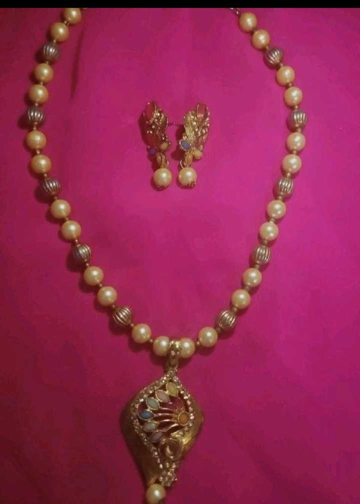 Elegant Pearl Necklace &amp; Earring Set