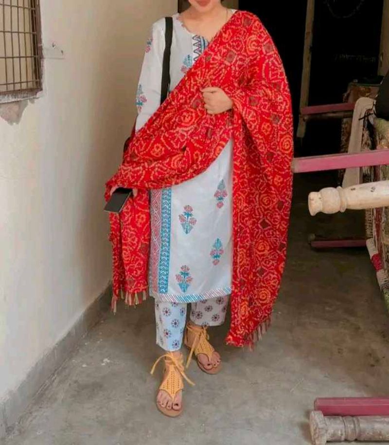 Beautiful White &amp; Red Kurta Set not duptta