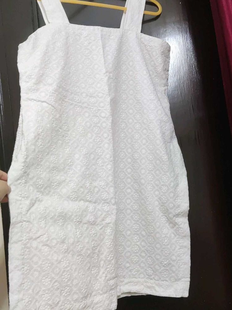 White Narrow Sleeve Short Kurti
