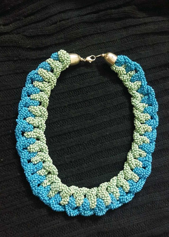 Beautiful Dual Shade Neckpiece