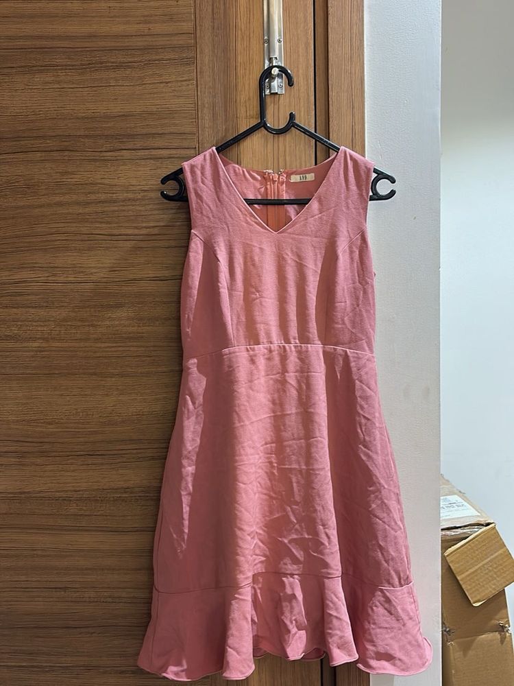 Chic Pink Sleeveless V-Neck Dress