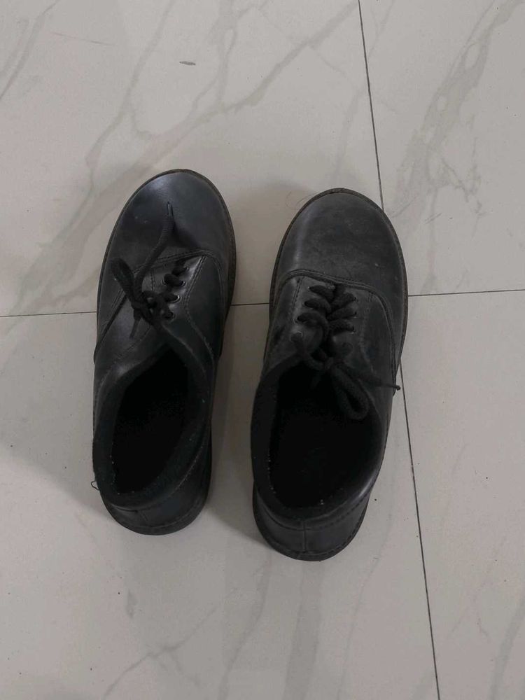 Classic Black Lace-Up Shoes