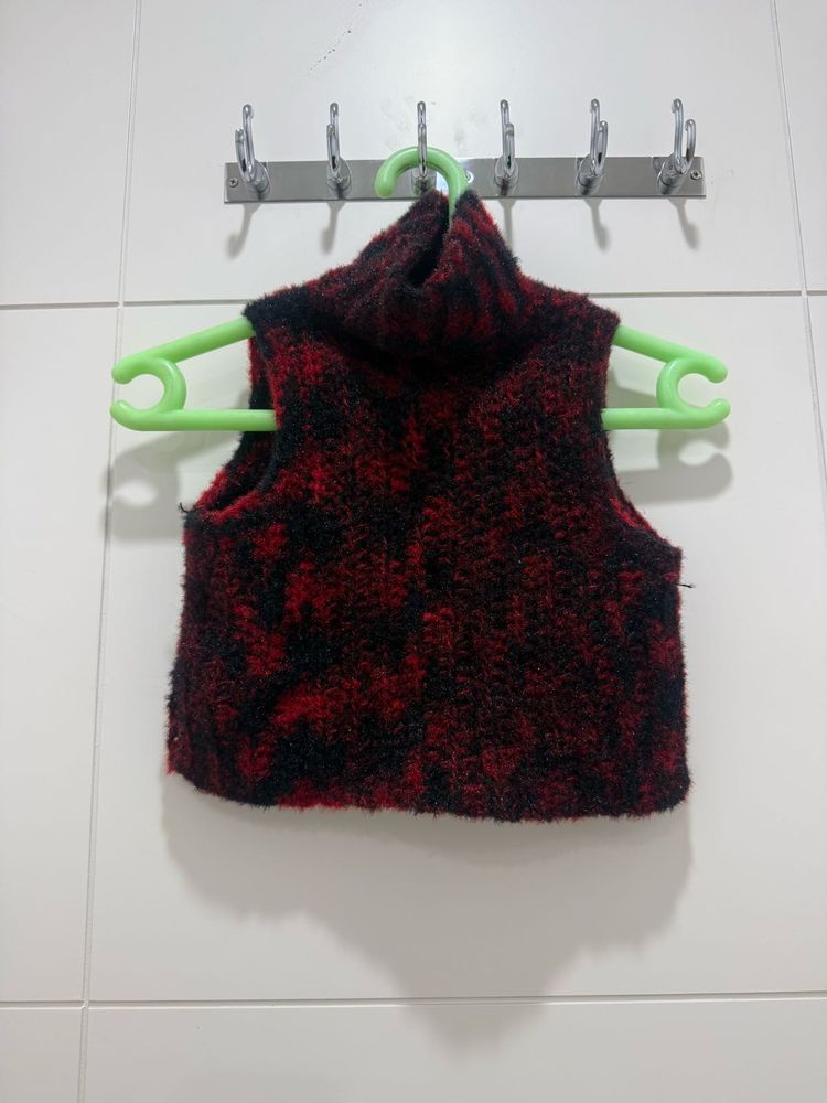 Cozy Red &amp; Black Turtleneck Sleeveless Top