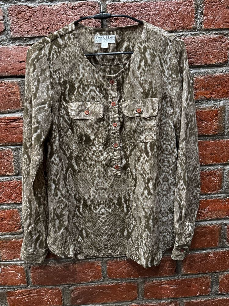 Chic Snakeskin Print Button-Up Tunic Top
