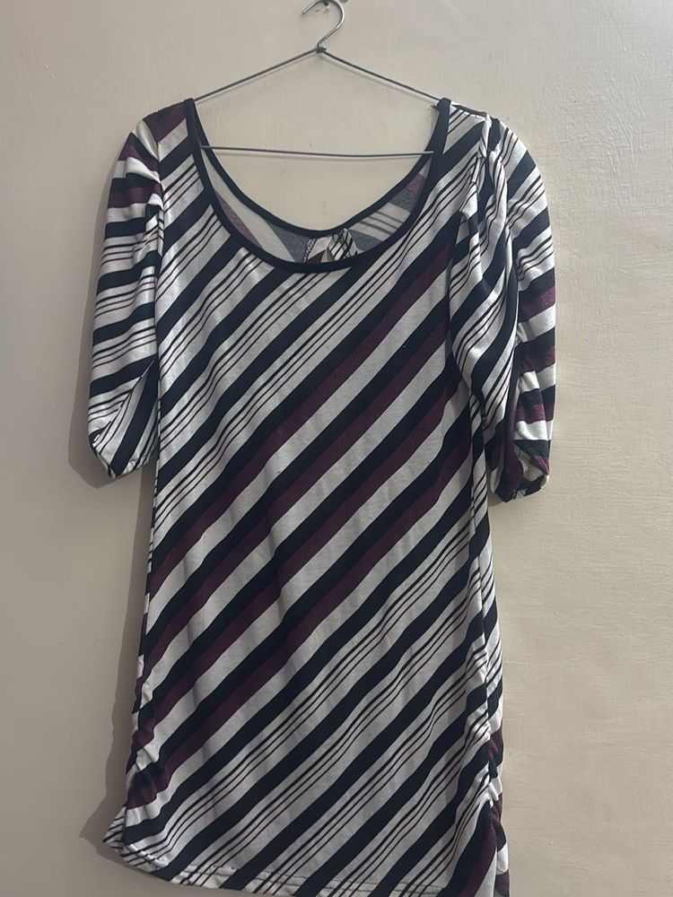 pretty top design in back u have to wear inner ins