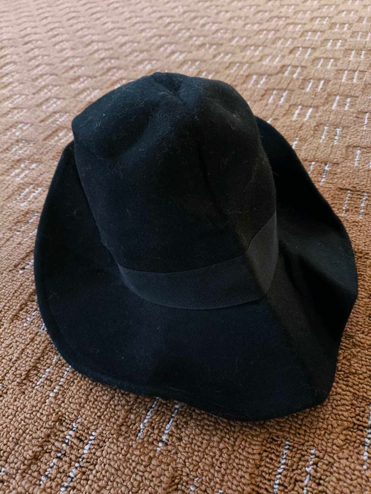 H&amp;M HAT BLACK