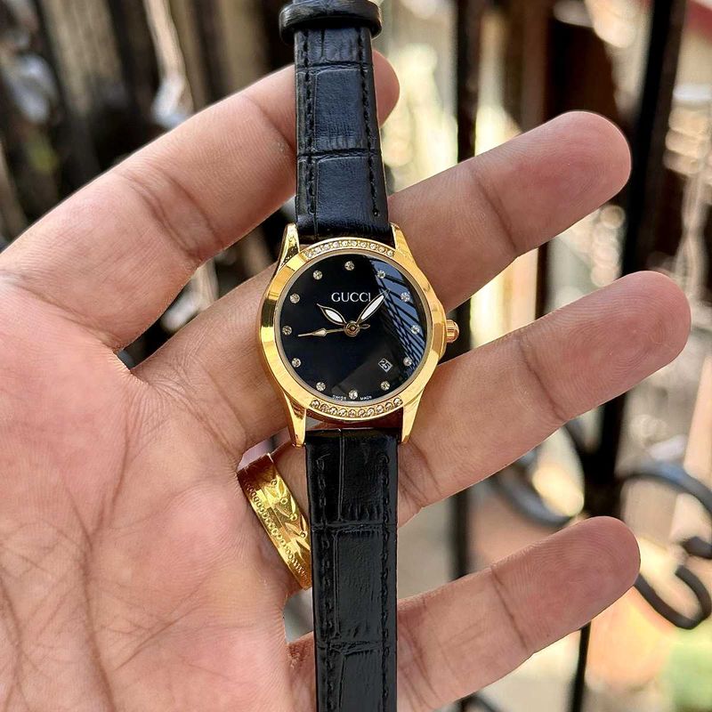 Gucci strap watch