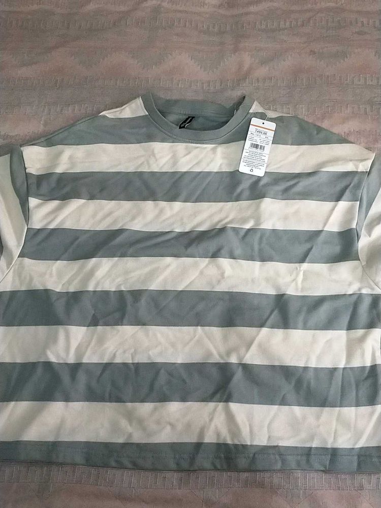 NEW BRANDNEW TSHIRT