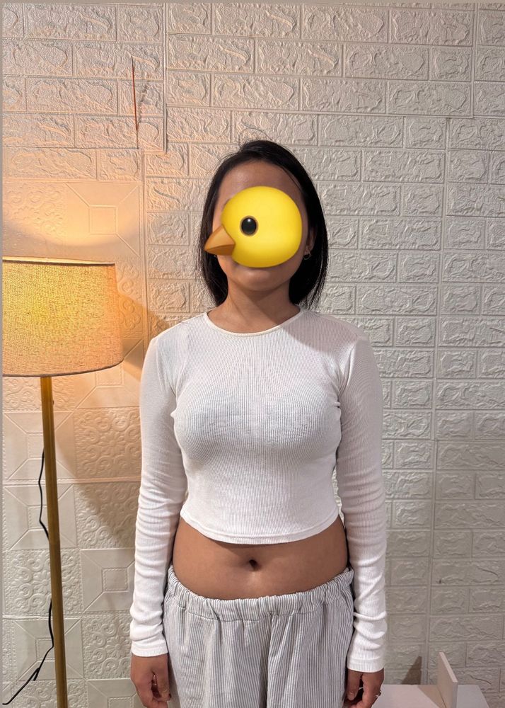 H&amp;M White Long Sleeve Cropped Top
