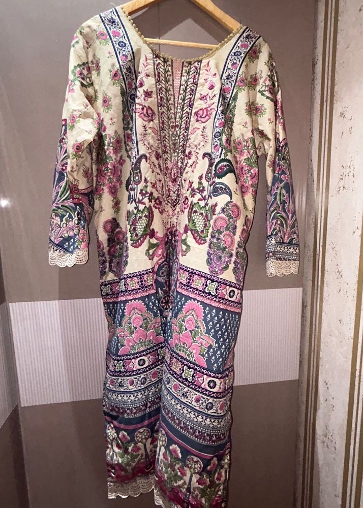 Beautiful Floral Print Kurta Set 🩷