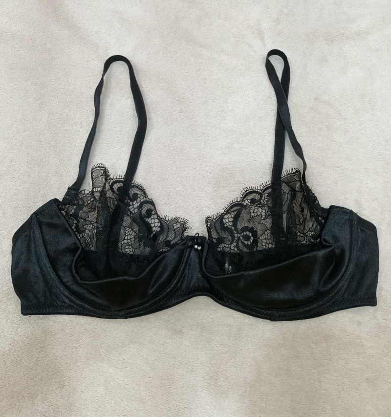 Elegant Black Lace Bra 34B