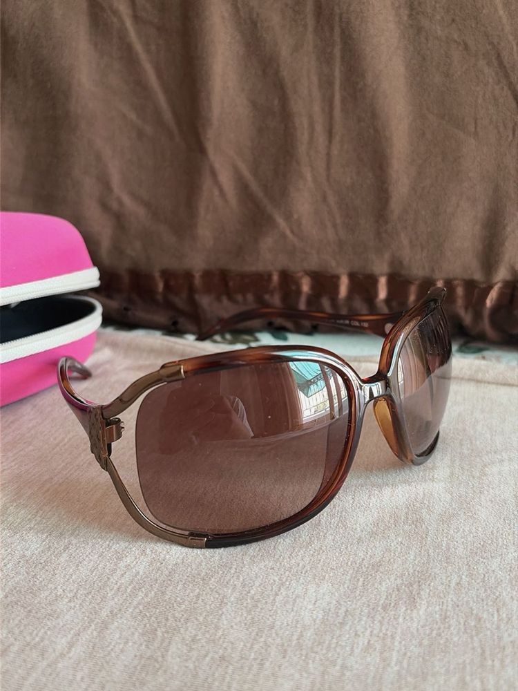 Stylish Sunglasses with Case