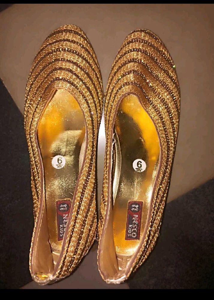 Golden Jutti with stone work
