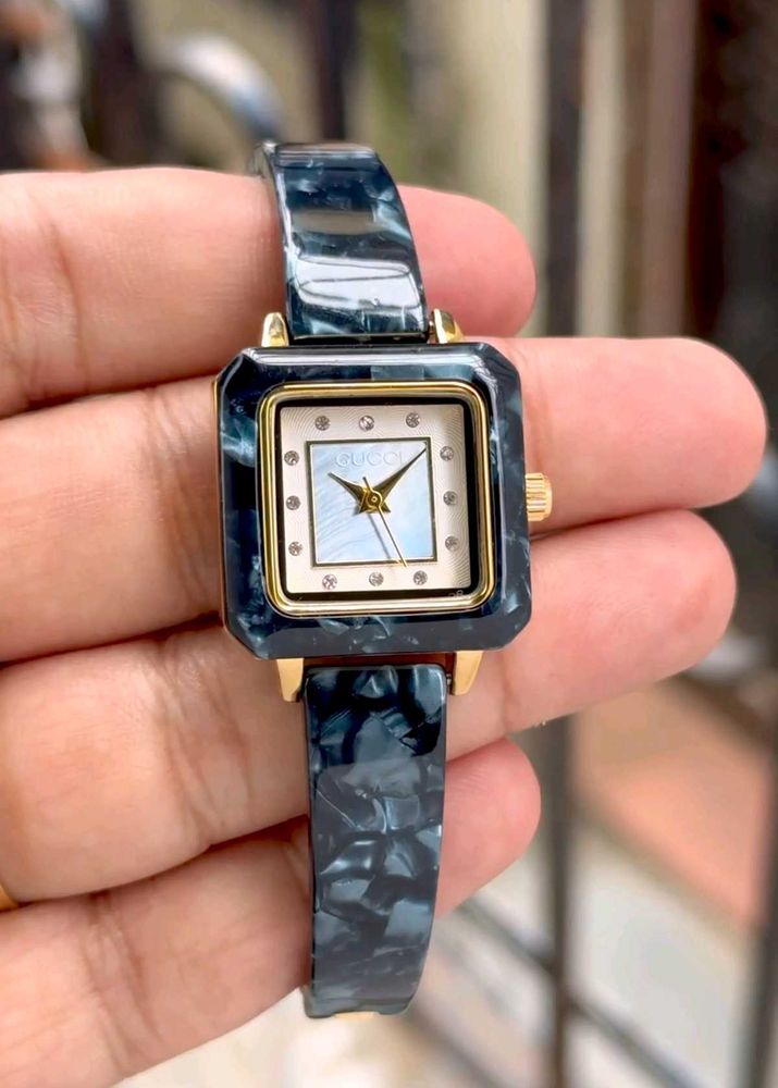 Gucci Elegant Women's Watch