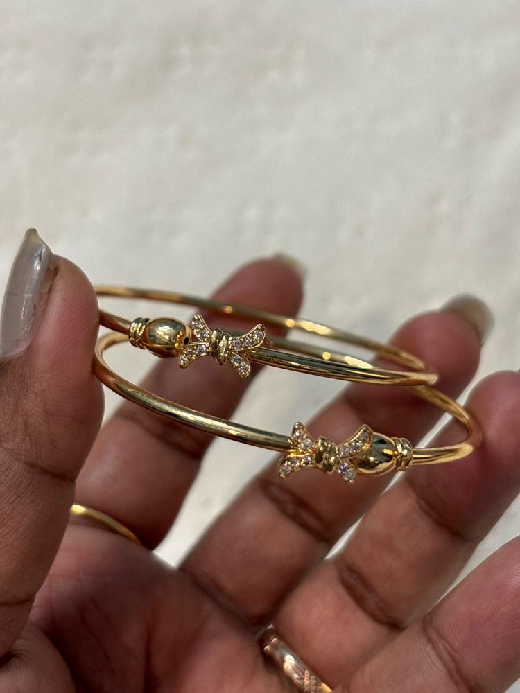 Elegant Gold Bow Bangles with Crystals