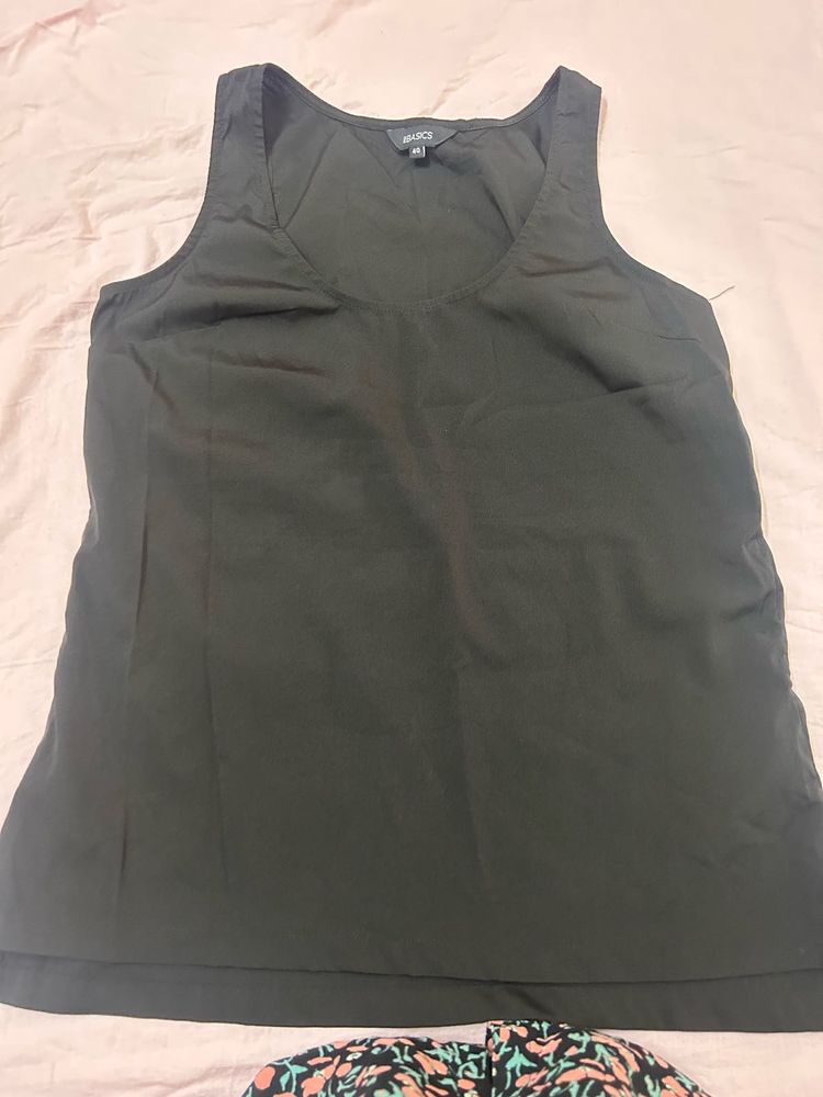 basics Solid Black Sleeveless Tank Top