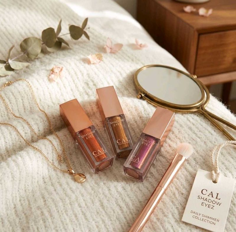 CAL SHADOW EYEZ Daily Shimmer Collection